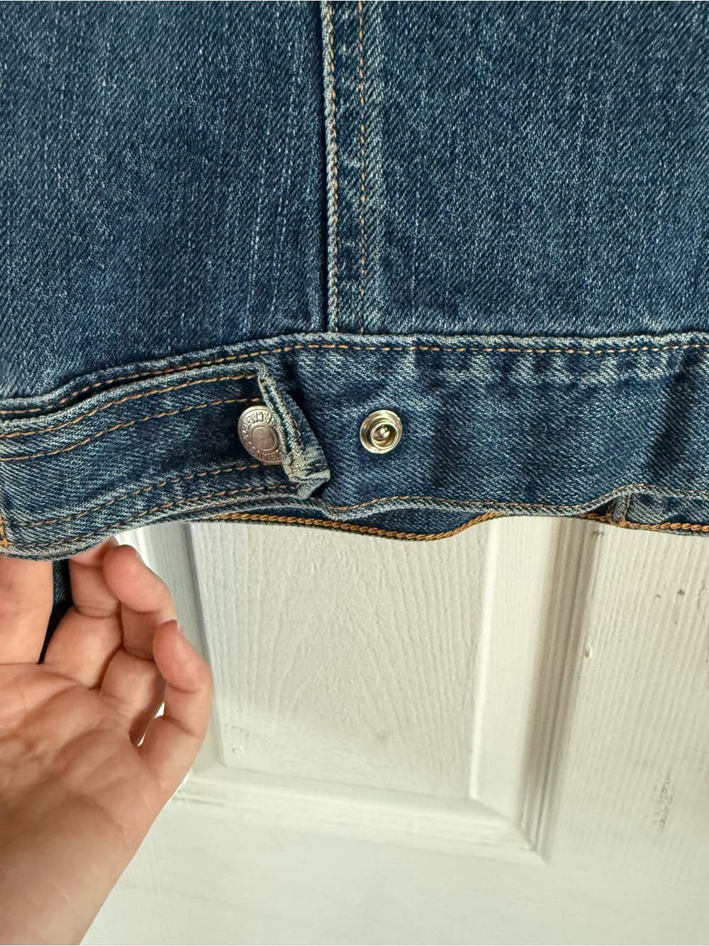 Levi's Women's Medium Blue Denim Trucker Jacket - Picture 6 of 7